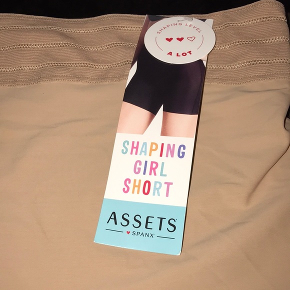 Nwt Assets by Spanx Shaping Shorts - Picture 5 of 8